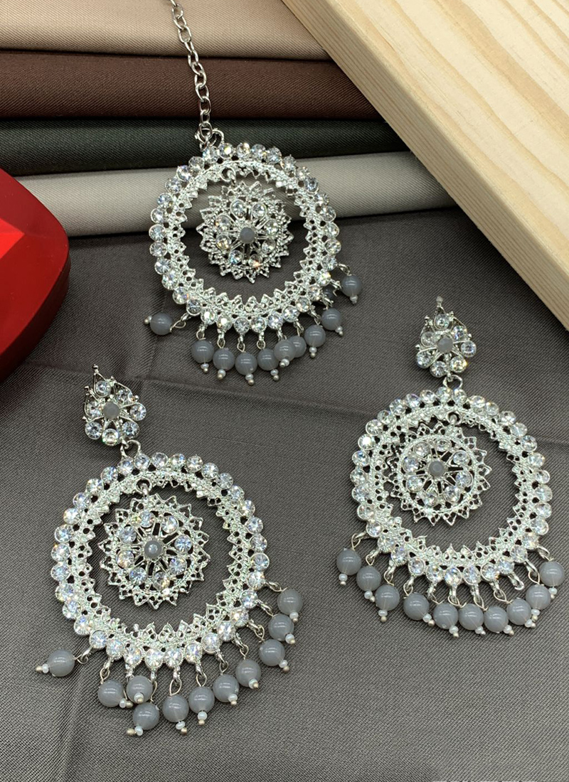 Grey colour earrings with shop maang tikka